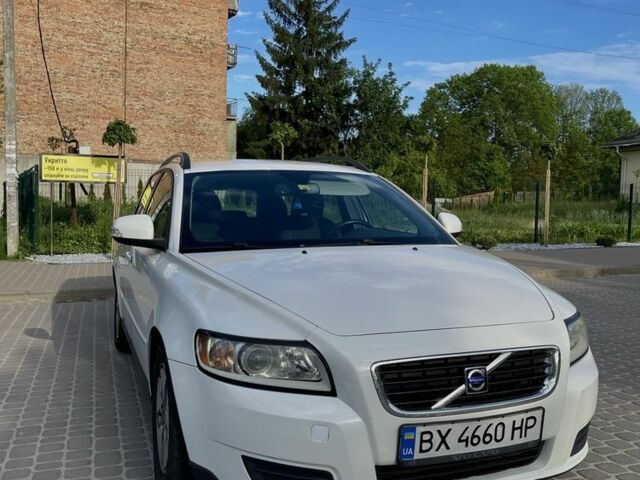 Білий Вольво V50, об'ємом двигуна 1.6 л та пробігом 290 тис. км за 5800 $, фото 1 на Automoto.ua