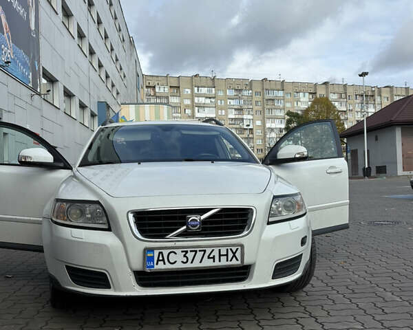 Білий Вольво V50, об'ємом двигуна 1.8 л та пробігом 280 тис. км за 5800 $, фото 1 на Automoto.ua