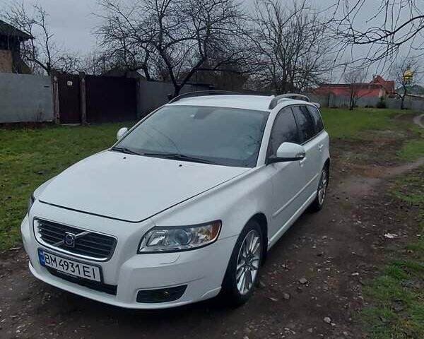Белый Вольво В50, объемом двигателя 1.56 л и пробегом 215 тыс. км за 8200 $, фото 1 на Automoto.ua