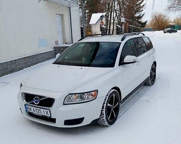 Білий Вольво V50, об'ємом двигуна 1.6 л та пробігом 280 тис. км за 7900 $, фото 1 на Automoto.ua