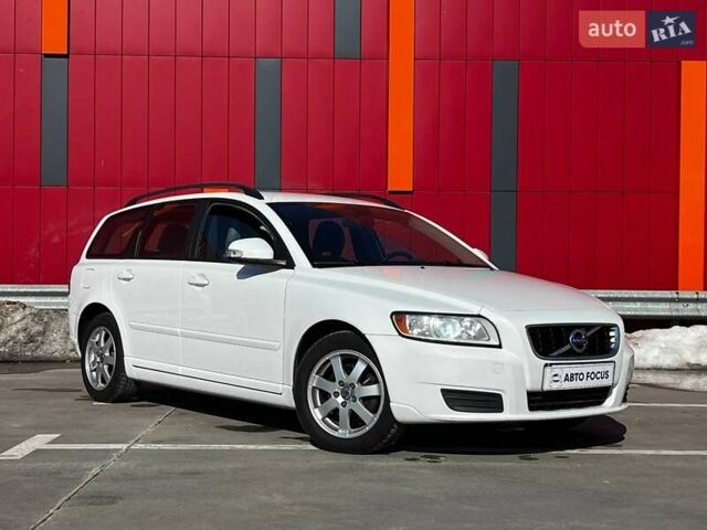 Білий Вольво V50, об'ємом двигуна 1.6 л та пробігом 208 тис. км за 9990 $, фото 1 на Automoto.ua