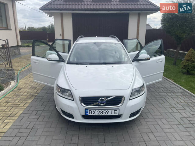 Білий Вольво V50, об'ємом двигуна 1.6 л та пробігом 179 тис. км за 7950 $, фото 1 на Automoto.ua