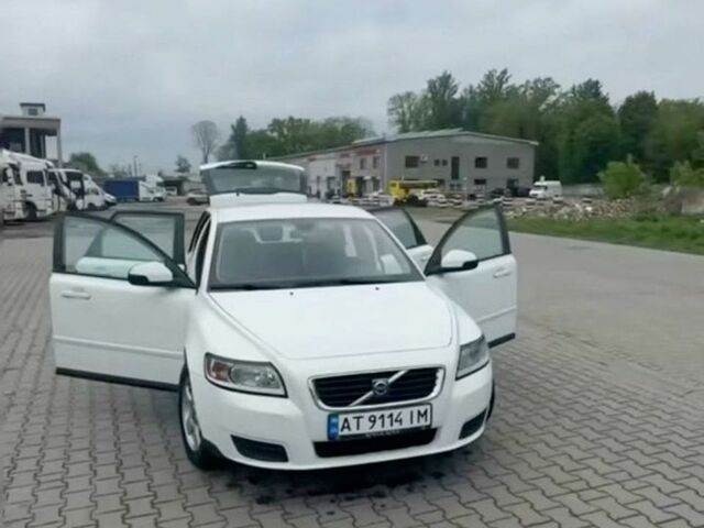 Білий Вольво V50, об'ємом двигуна 1.6 л та пробігом 170 тис. км за 7000 $, фото 1 на Automoto.ua