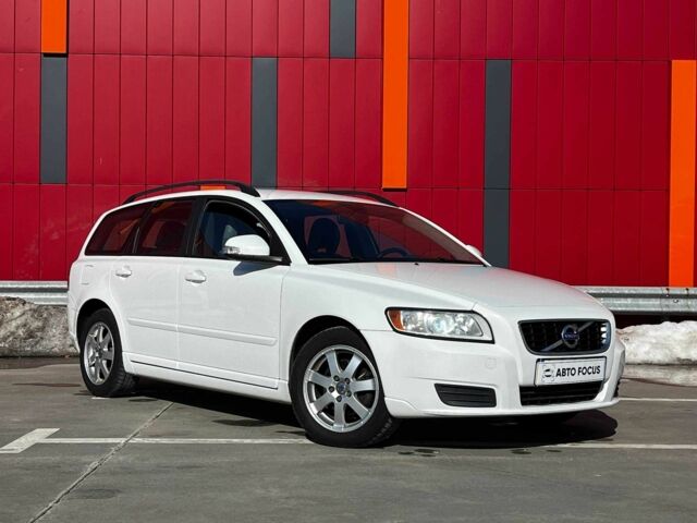 Білий Вольво V50, об'ємом двигуна 1.6 л та пробігом 208 тис. км за 9990 $, фото 1 на Automoto.ua