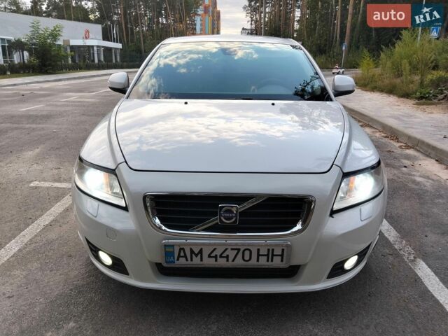 Білий Вольво V50, об'ємом двигуна 1.6 л та пробігом 234 тис. км за 7800 $, фото 1 на Automoto.ua