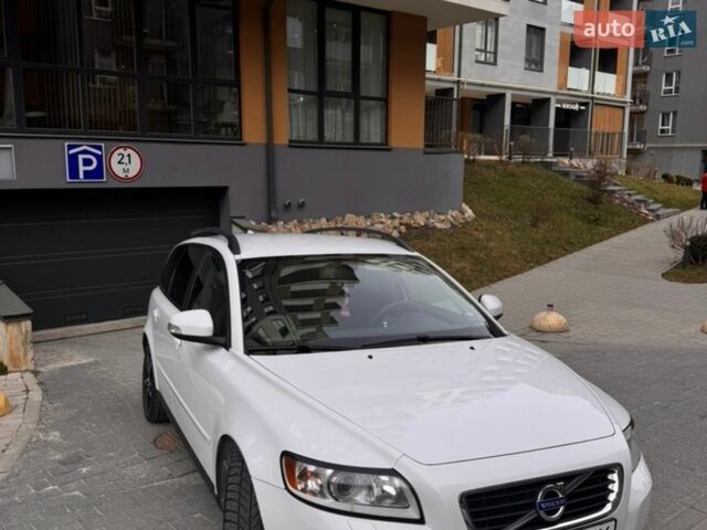 Білий Вольво V50, об'ємом двигуна 1.6 л та пробігом 282 тис. км за 6999 $, фото 1 на Automoto.ua