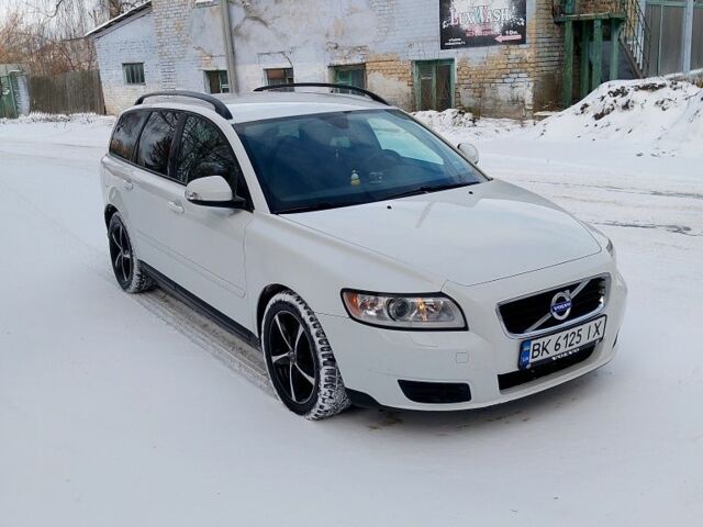 Білий Вольво V50, об'ємом двигуна 1.6 л та пробігом 280 тис. км за 7900 $, фото 1 на Automoto.ua