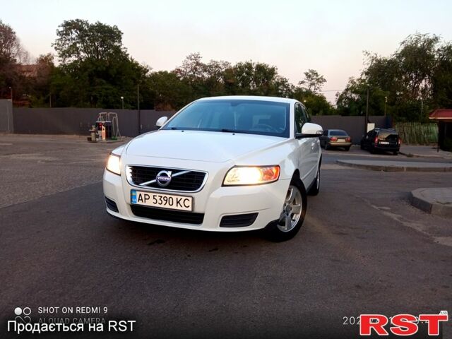 Белый Вольво В50, объемом двигателя 1.6 л и пробегом 230 тыс. км за 6200 $, фото 1 на Automoto.ua