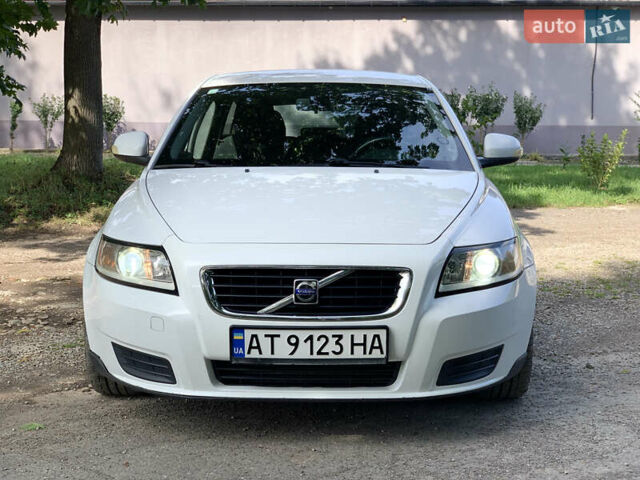 Білий Вольво V50, об'ємом двигуна 1.6 л та пробігом 215 тис. км за 6400 $, фото 1 на Automoto.ua