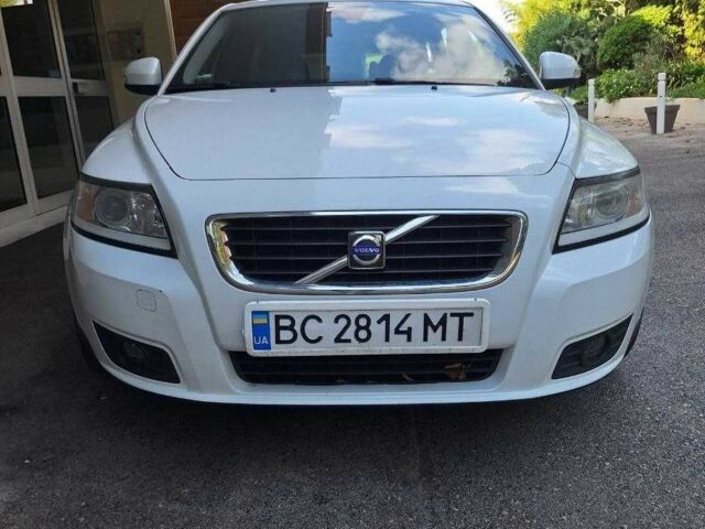 Білий Вольво V50, об'ємом двигуна 1.6 л та пробігом 204 тис. км за 6500 $, фото 1 на Automoto.ua