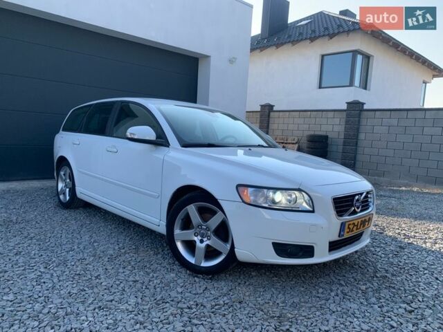 Білий Вольво V50, об'ємом двигуна 1.6 л та пробігом 240 тис. км за 7400 $, фото 1 на Automoto.ua