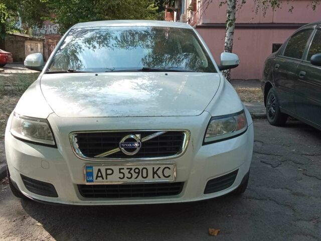 Белый Вольво В50, объемом двигателя 1.6 л и пробегом 230 тыс. км за 6200 $, фото 1 на Automoto.ua