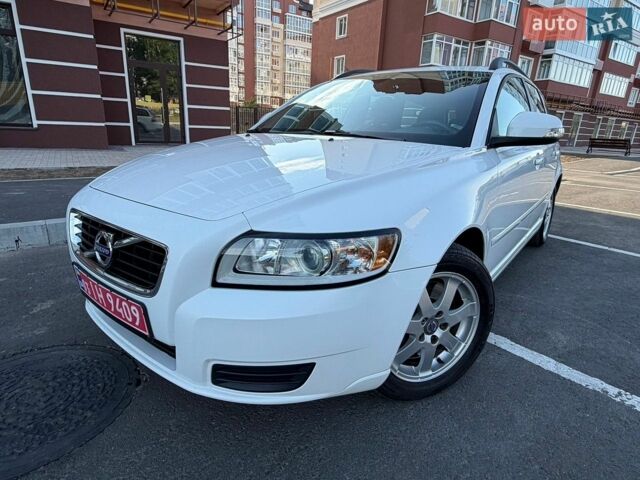 Білий Вольво V50, об'ємом двигуна 2 л та пробігом 284 тис. км за 9150 $, фото 1 на Automoto.ua