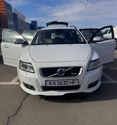 Білий Вольво V50, об'ємом двигуна 1.56 л та пробігом 250 тис. км за 7400 $, фото 1 на Automoto.ua