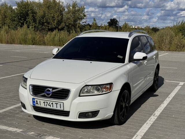 Білий Вольво V50, об'ємом двигуна 1.6 л та пробігом 252 тис. км за 6532 $, фото 1 на Automoto.ua