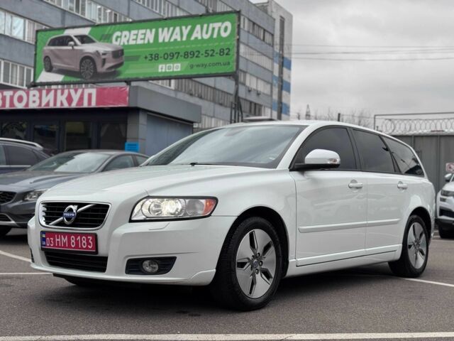 Білий Вольво V50, об'ємом двигуна 1.6 л та пробігом 240 тис. км за 9800 $, фото 1 на Automoto.ua