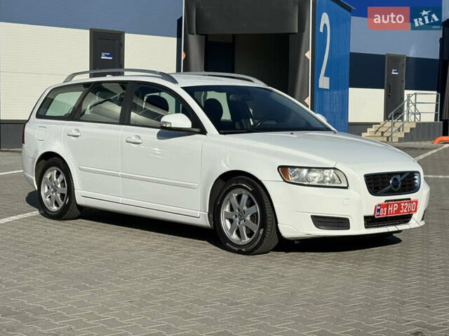 Білий Вольво V50, об'ємом двигуна 1.6 л та пробігом 178 тис. км за 8850 $, фото 1 на Automoto.ua