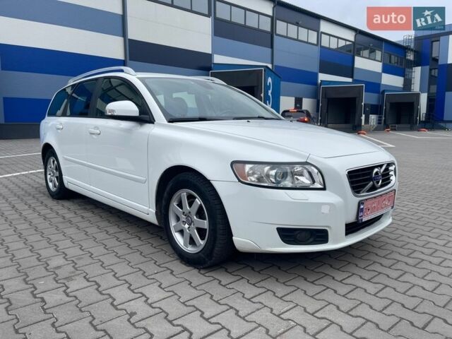 Білий Вольво V50, об'ємом двигуна 1.6 л та пробігом 191 тис. км за 7650 $, фото 1 на Automoto.ua
