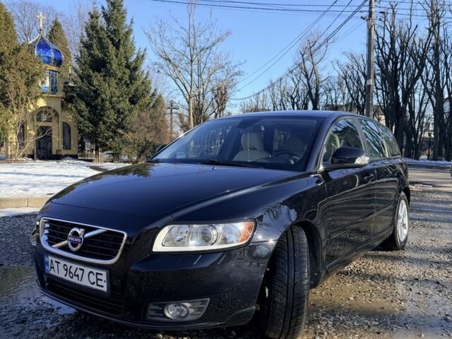 Черный Вольво В50, объемом двигателя 1.6 л и пробегом 247 тыс. км за 9100 $, фото 1 на Automoto.ua