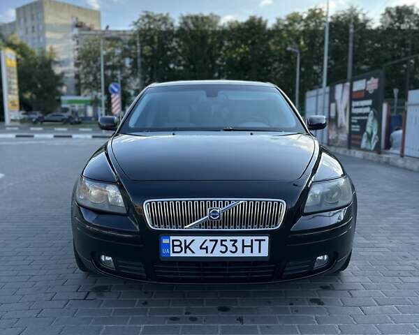 Черный Вольво В50, объемом двигателя 2 л и пробегом 389 тыс. км за 5300 $, фото 1 на Automoto.ua