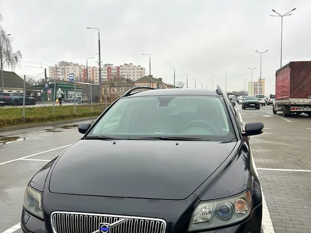 Черный Вольво В50, объемом двигателя 2 л и пробегом 282 тыс. км за 6000 $, фото 1 на Automoto.ua