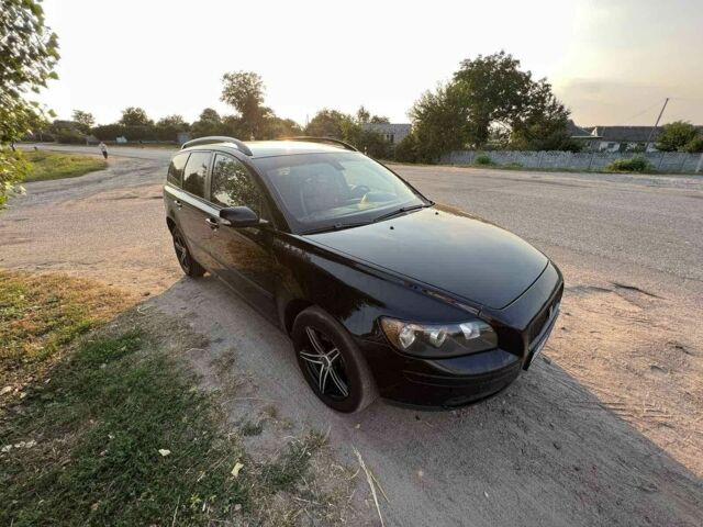 Черный Вольво В50, объемом двигателя 1.6 л и пробегом 355 тыс. км за 4500 $, фото 1 на Automoto.ua