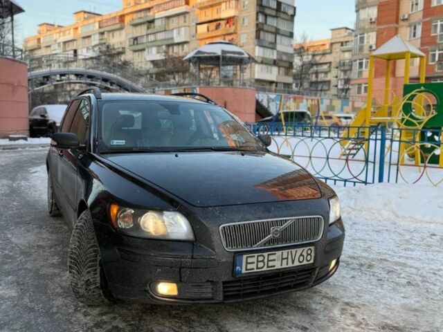 Черный Вольво В50, объемом двигателя 2 л и пробегом 400 тыс. км за 2800 $, фото 1 на Automoto.ua