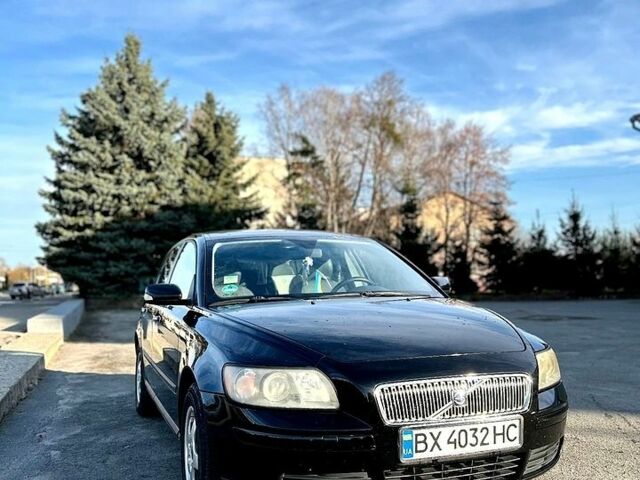 Черный Вольво В50, объемом двигателя 1.8 л и пробегом 230 тыс. км за 4900 $, фото 1 на Automoto.ua