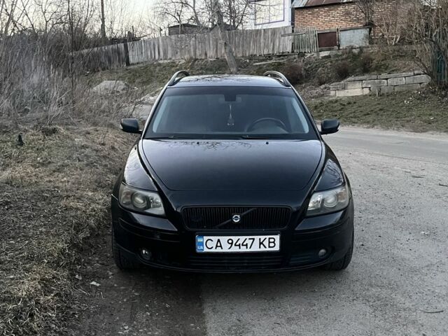 Черный Вольво В50, объемом двигателя 1.6 л и пробегом 370 тыс. км за 3750 $, фото 1 на Automoto.ua