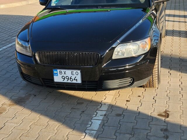 Черный Вольво В50, объемом двигателя 1.6 л и пробегом 296 тыс. км за 4700 $, фото 1 на Automoto.ua