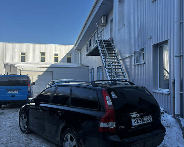 Чорний Вольво V50, об'ємом двигуна 1.6 л та пробігом 300 тис. км за 3000 $, фото 1 на Automoto.ua