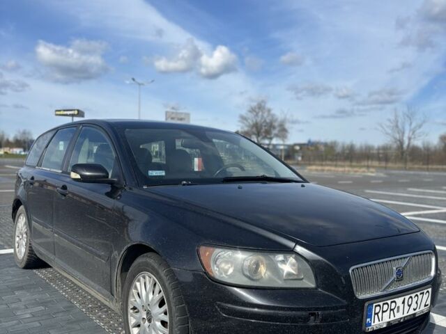 Черный Вольво В50, объемом двигателя 2 л и пробегом 300 тыс. км за 1593 $, фото 1 на Automoto.ua