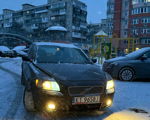 Черный Вольво В50, объемом двигателя 2 л и пробегом 350 тыс. км за 2850 $, фото 1 на Automoto.ua