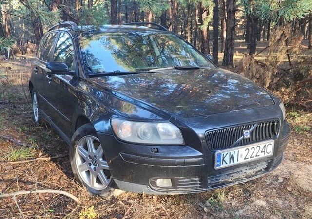 Черный Вольво В50, объемом двигателя 2 л и пробегом 360 тыс. км за 2500 $, фото 1 на Automoto.ua