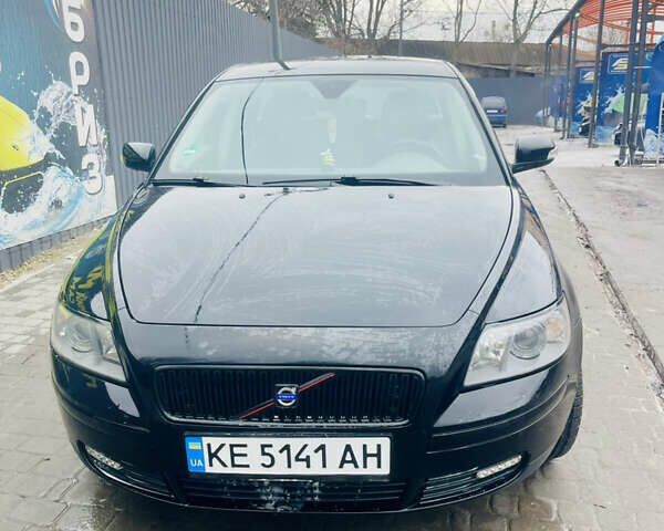 Черный Вольво В50, объемом двигателя 1.8 л и пробегом 353 тыс. км за 4400 $, фото 1 на Automoto.ua