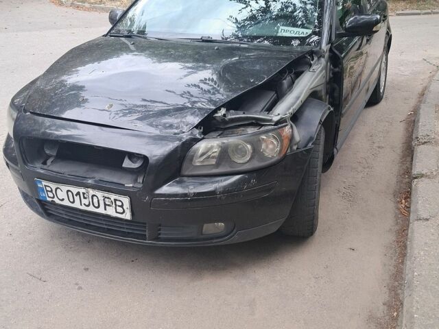 Черный Вольво В50, объемом двигателя 1.56 л и пробегом 360 тыс. км за 3000 $, фото 1 на Automoto.ua