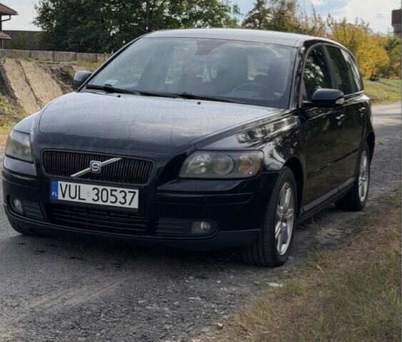 Черный Вольво В50, объемом двигателя 2 л и пробегом 398 тыс. км за 2159 $, фото 1 на Automoto.ua