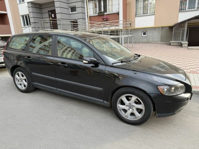 Черный Вольво В50, объемом двигателя 1.6 л и пробегом 331 тыс. км за 3600 $, фото 1 на Automoto.ua
