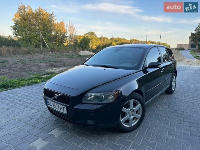 Черный Вольво В50, объемом двигателя 2 л и пробегом 305 тыс. км за 4500 $, фото 1 на Automoto.ua
