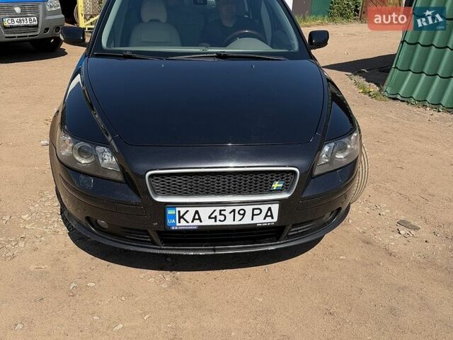 Черный Вольво В50, объемом двигателя 2.5 л и пробегом 189 тыс. км за 7500 $, фото 1 на Automoto.ua