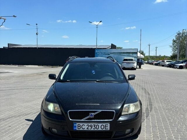 Черный Вольво В50, объемом двигателя 1.8 л и пробегом 280 тыс. км за 4700 $, фото 1 на Automoto.ua