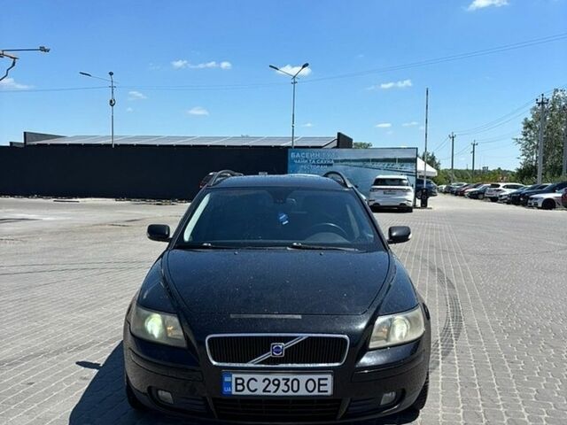 Черный Вольво В50, объемом двигателя 1.8 л и пробегом 280 тыс. км за 5000 $, фото 1 на Automoto.ua