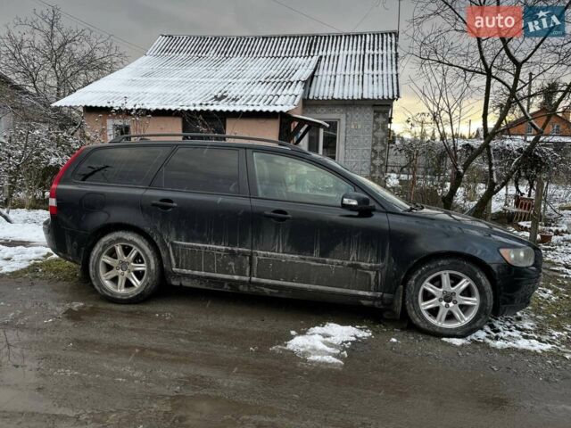 Черный Вольво В50, объемом двигателя 1.6 л и пробегом 284 тыс. км за 4000 $, фото 1 на Automoto.ua