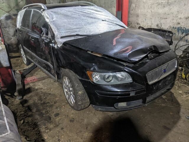 Черный Вольво В50, объемом двигателя 2 л и пробегом 280 тыс. км за 1400 $, фото 1 на Automoto.ua