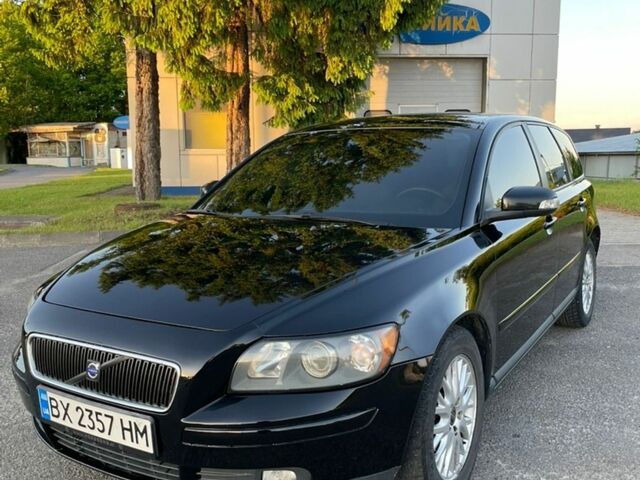 Черный Вольво В50, объемом двигателя 1.6 л и пробегом 260 тыс. км за 5300 $, фото 1 на Automoto.ua
