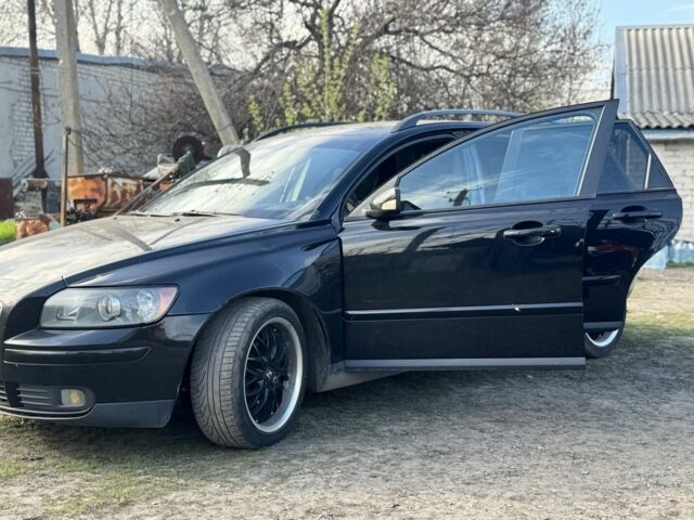 Черный Вольво В50, объемом двигателя 2 л и пробегом 380 тыс. км за 3800 $, фото 1 на Automoto.ua