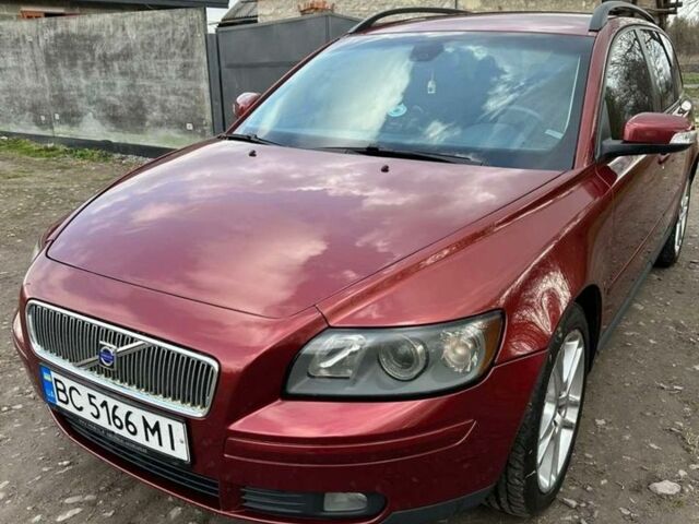 Черный Вольво В50, объемом двигателя 1.6 л и пробегом 345 тыс. км за 5100 $, фото 1 на Automoto.ua