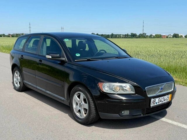 Черный Вольво В50, объемом двигателя 1.6 л и пробегом 250 тыс. км за 2650 $, фото 1 на Automoto.ua