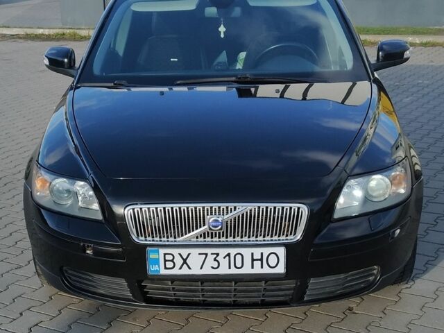 Черный Вольво В50, объемом двигателя 1.8 л и пробегом 335 тыс. км за 4800 $, фото 1 на Automoto.ua
