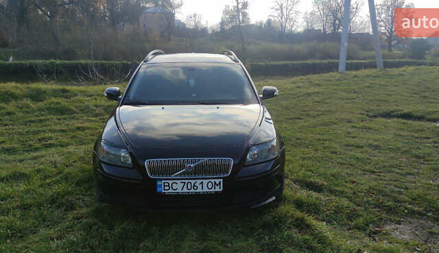 Черный Вольво В50, объемом двигателя 1.8 л и пробегом 240 тыс. км за 5600 $, фото 1 на Automoto.ua